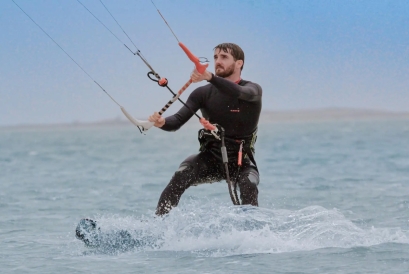 Stage en Groupe de Kitesurf à Djerba (2h) – Initiation Guidée & Sensations Glisse